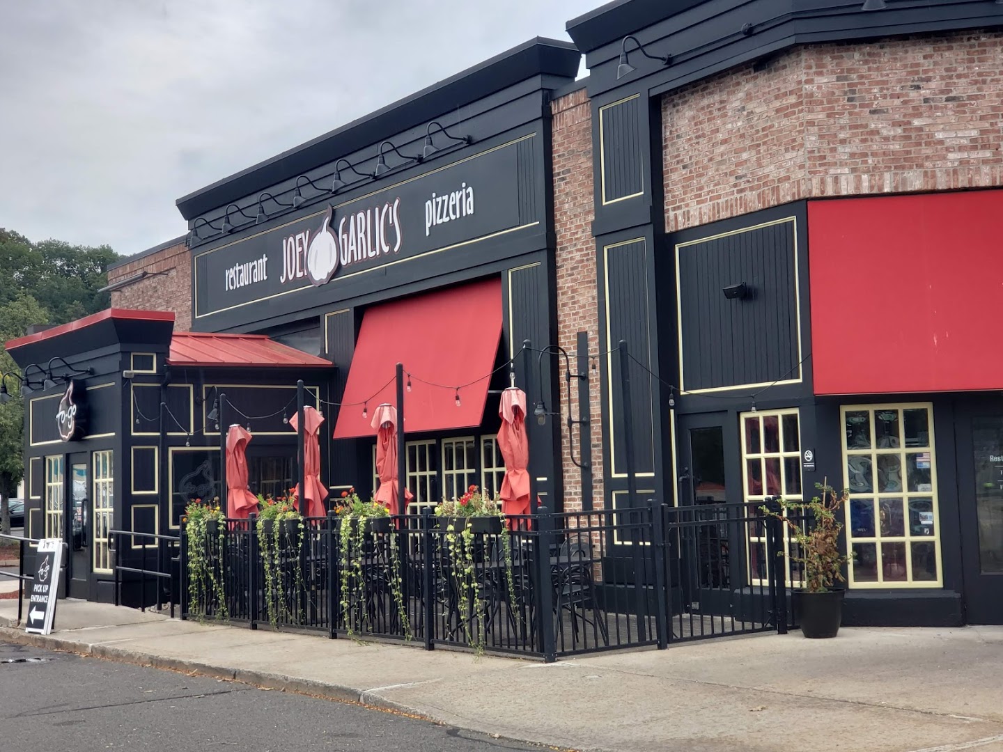 Joey Garlic's - Formerly Chicago Pizzeria Uno